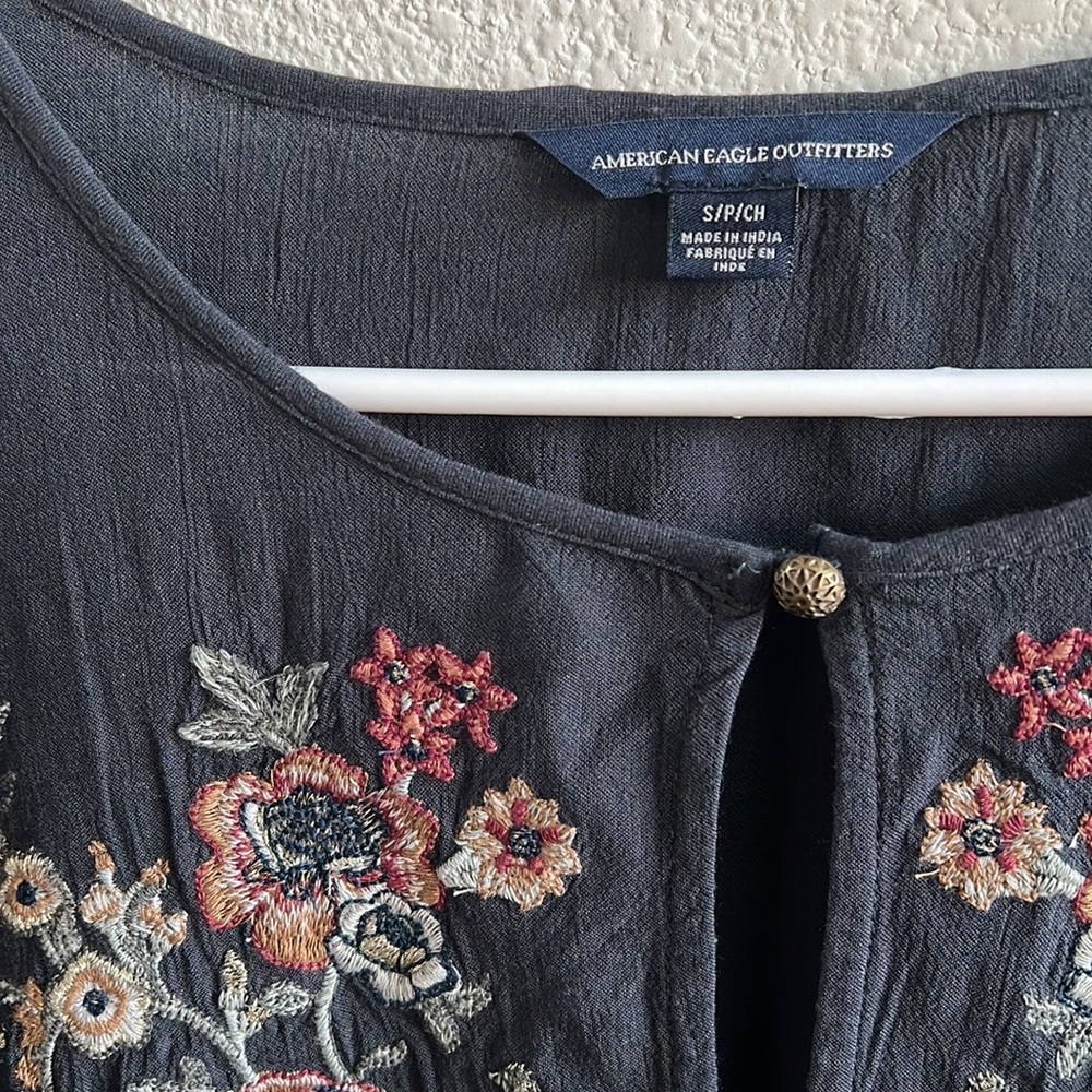 American Eagle  floral top - Picture 3 of 6